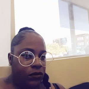 Meet your Posher, Dena